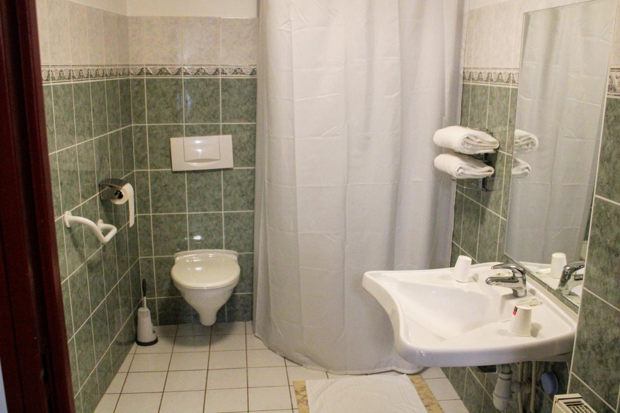 Chambres D'Hotes Du Colvert Forges-les-Eaux Ngoại thất bức ảnh